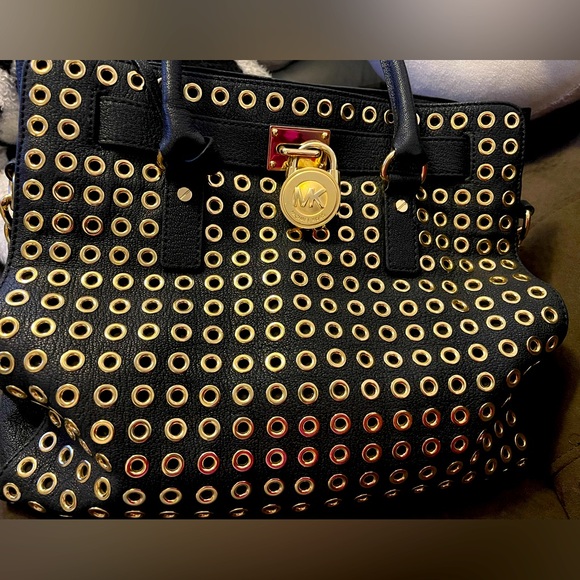 MICHAEL Michael Kors Handbags - Good Condition👜MK Michael Kors Black textured bag👜with grommets.